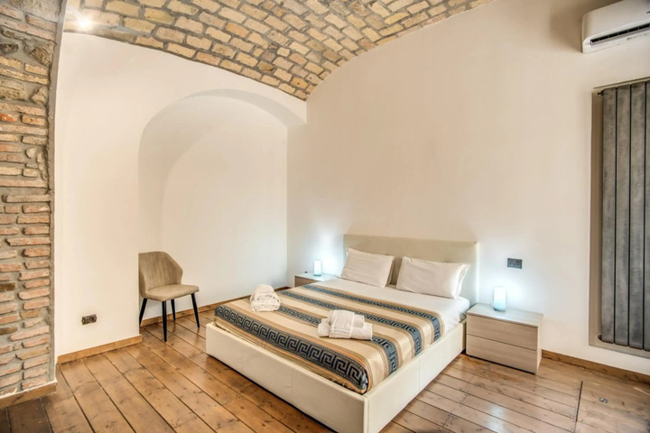 Room 4 of 22