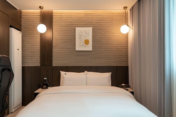 Room 17 of 76