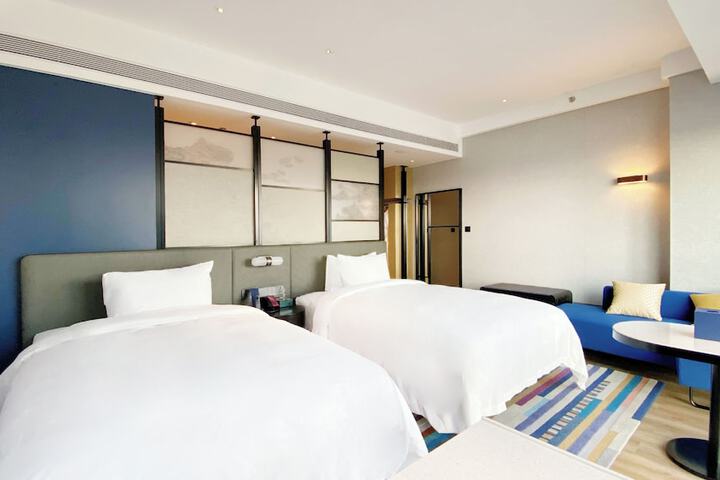 Room 9 of 43