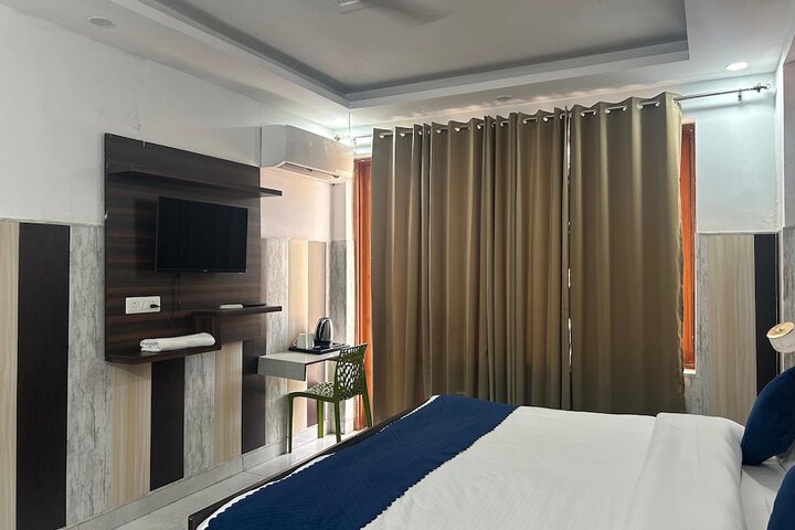 Room 8 of 28