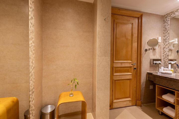 Room 78 of 176
