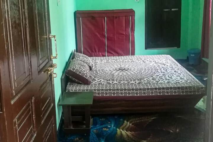 Room 5 of 10
