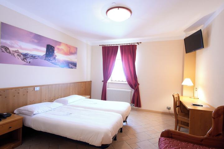 Room 32 of 49