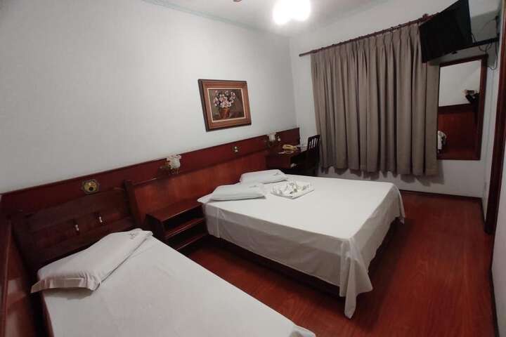 Room 6 of 25