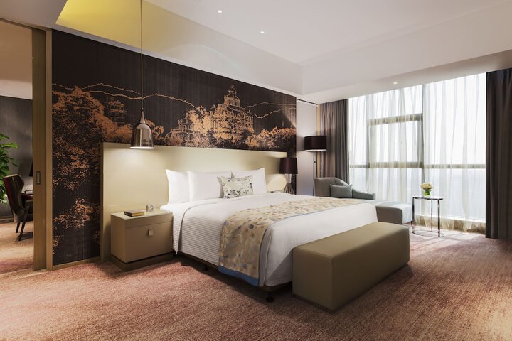 Room 8 of 42