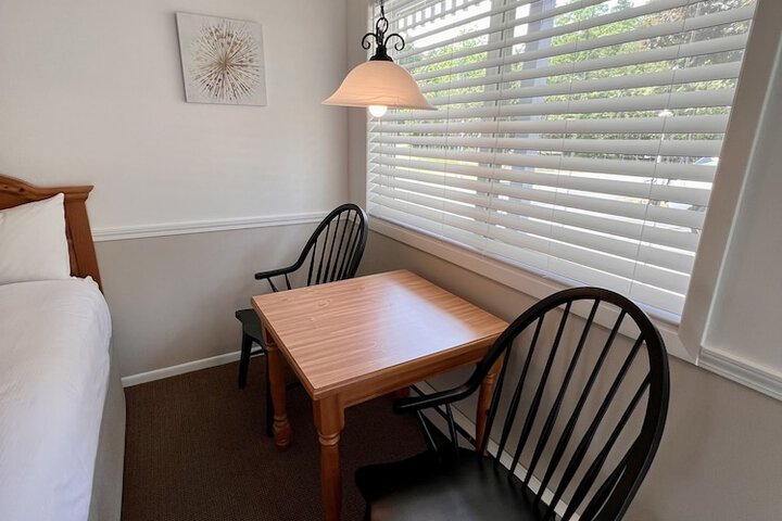 Room 10 of 31