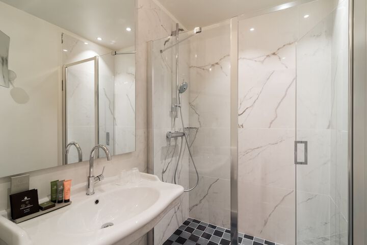 Room 60 of 114