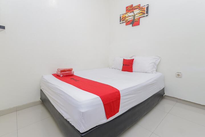 Room 10 of 28