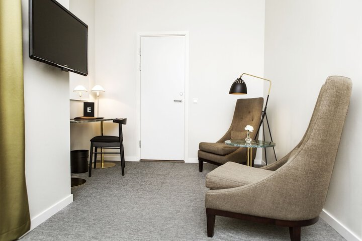 Room 6 of 68