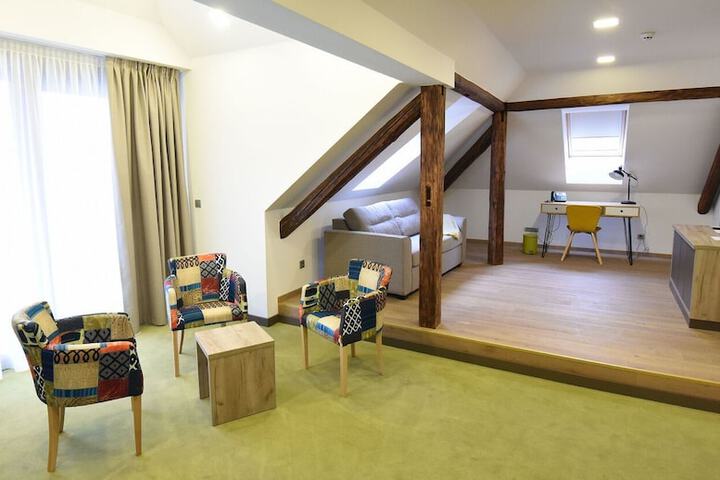 Room 14 of 36