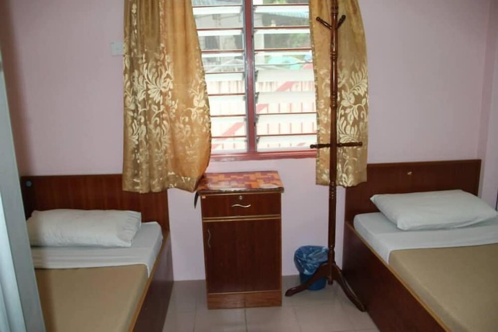 Room 4 of 25
