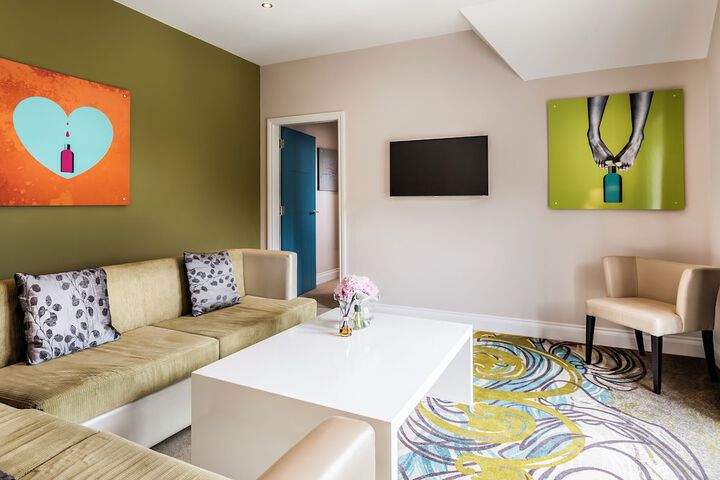 Room 10 of 38