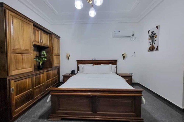 Room 37 of 79