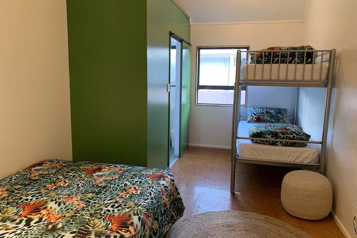 Room 3 of 44