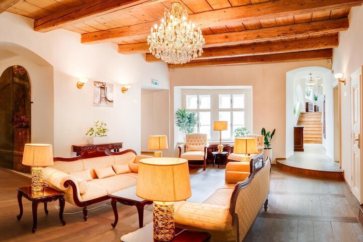 Entrance & Lobby