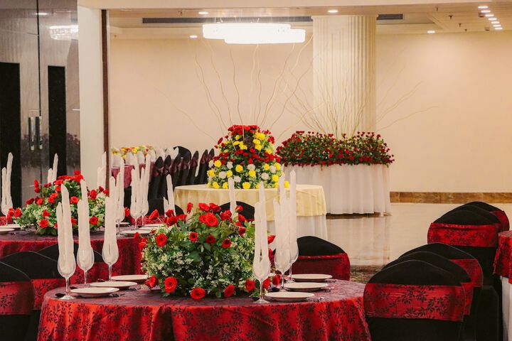 Ballroom/Hall 33 of 35