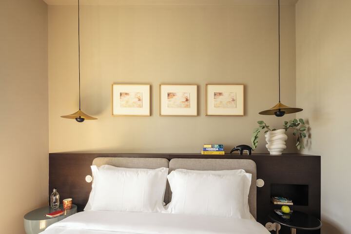 Room 15 of 93