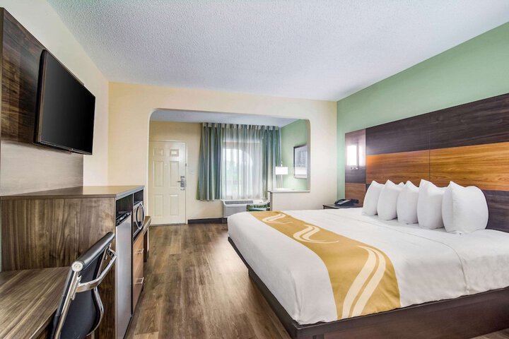 1 King Bed (8 of 14)