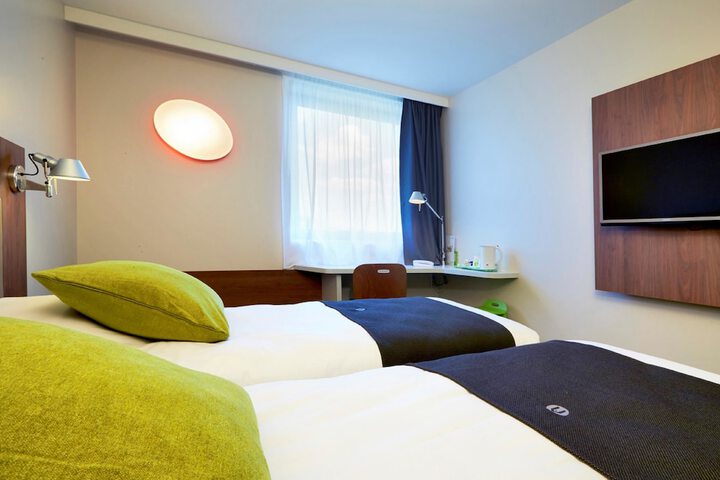 Room 8 of 35