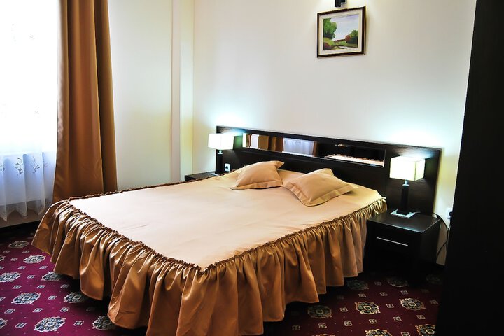 Room 10 of 30