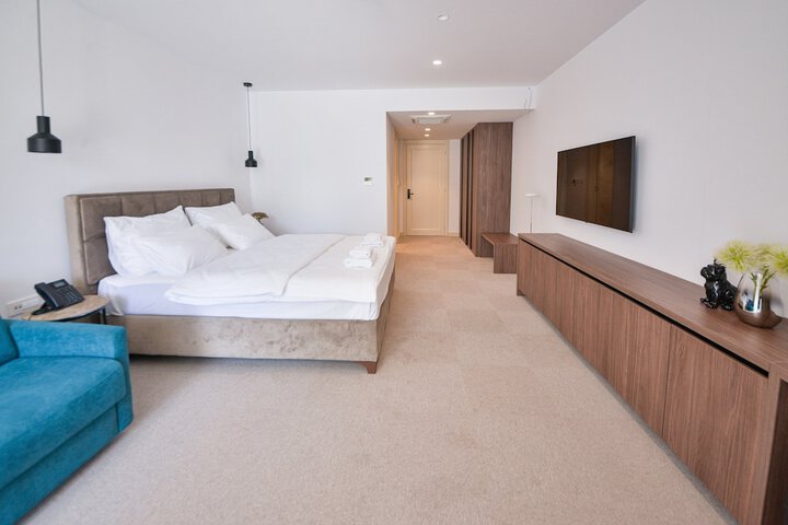 Room 4 of 35