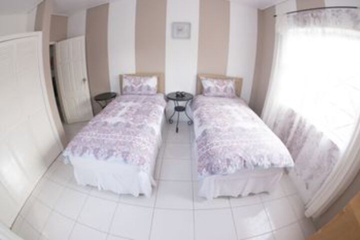 Room 9 of 18