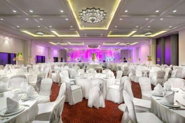 Ballroom/Hall 64 of 74