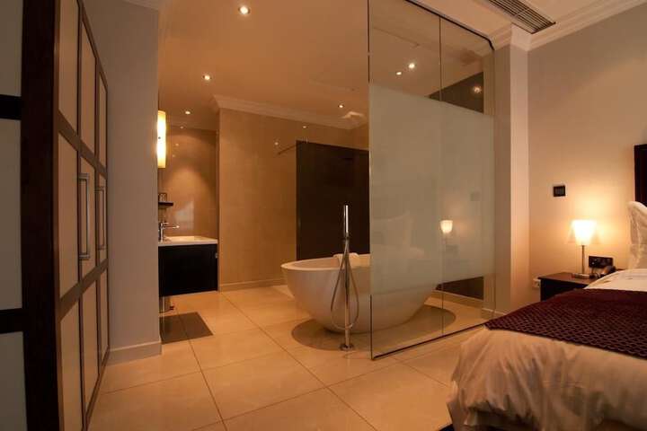 Room 9 of 37