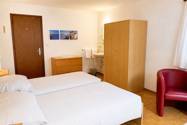 Room 3 of 31