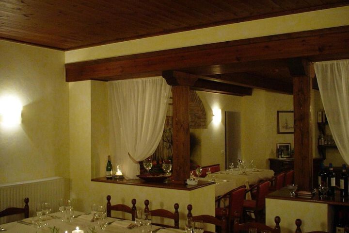 Dining 35 of 38