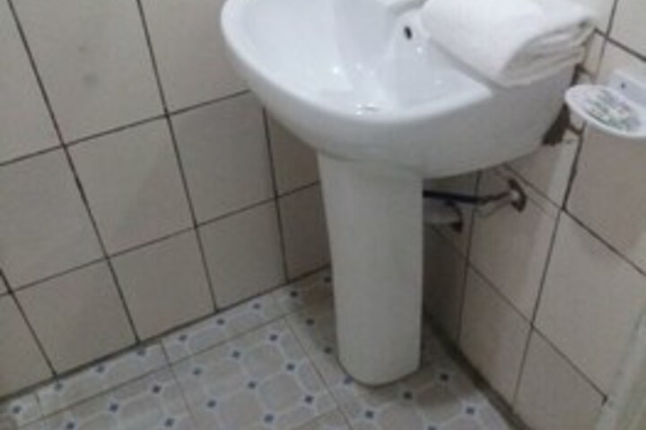 Room 6 of 25
