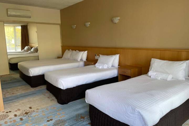 Room 10 of 52