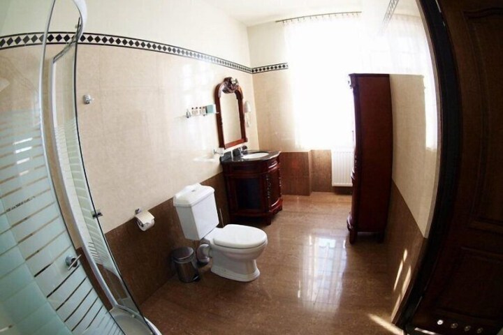 Room 49 of 60