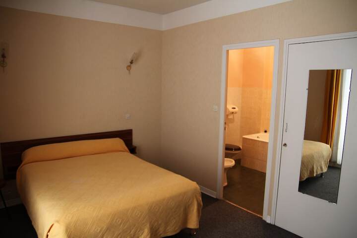 Room 3 of 15