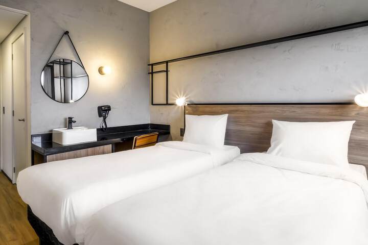 Room 20 of 42
