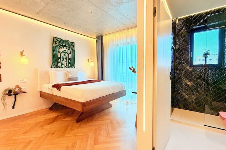 Room 72 of 175