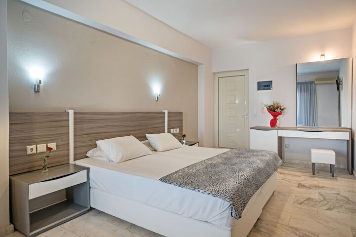Room 9 of 32