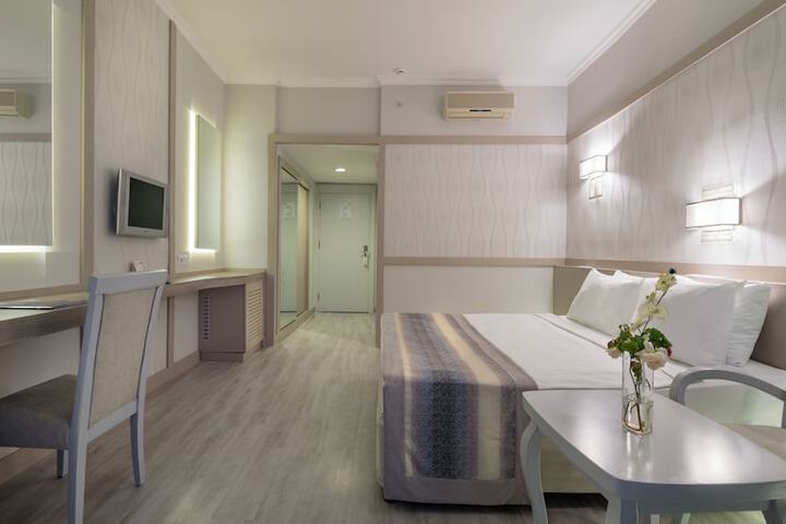 Room 6 of 31