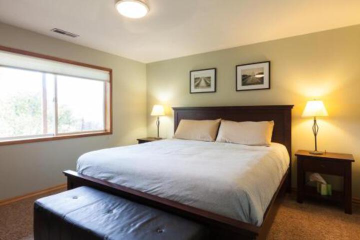 Panorama rvr Mtn Vw 4br 3ba in Hood River, OR
