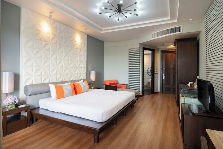 Room 16 of 97