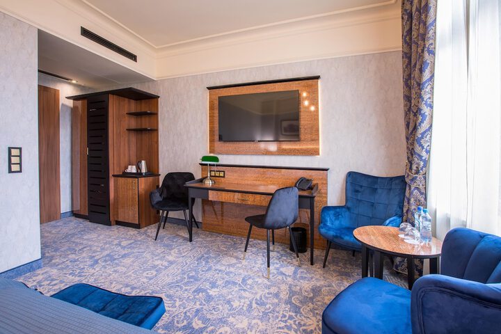 Room 30 of 64