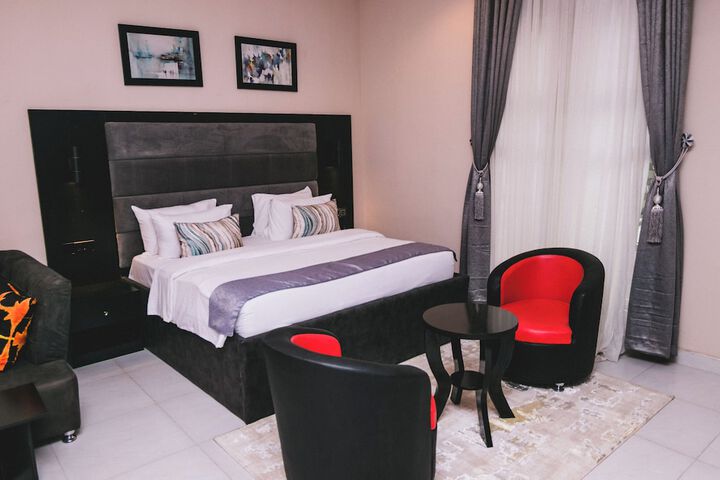 Room 8 of 37