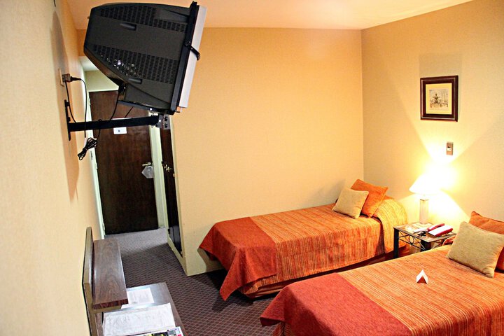 Room 9 of 37
