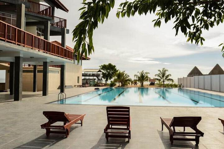 Pool 21 of 38