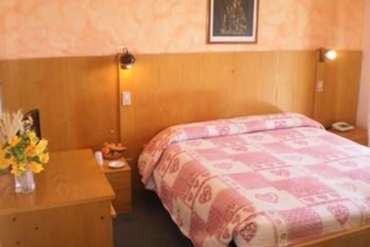 Room 13 of 25