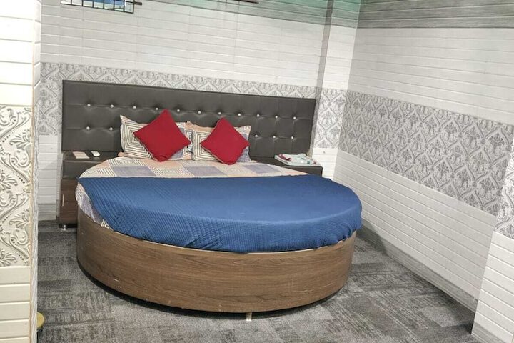 Room 14 of 35