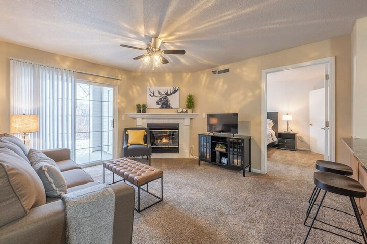 Image of Sequoia Sprawling 2BD 2BA Sofa Bed Near Jordan Creek w Pool