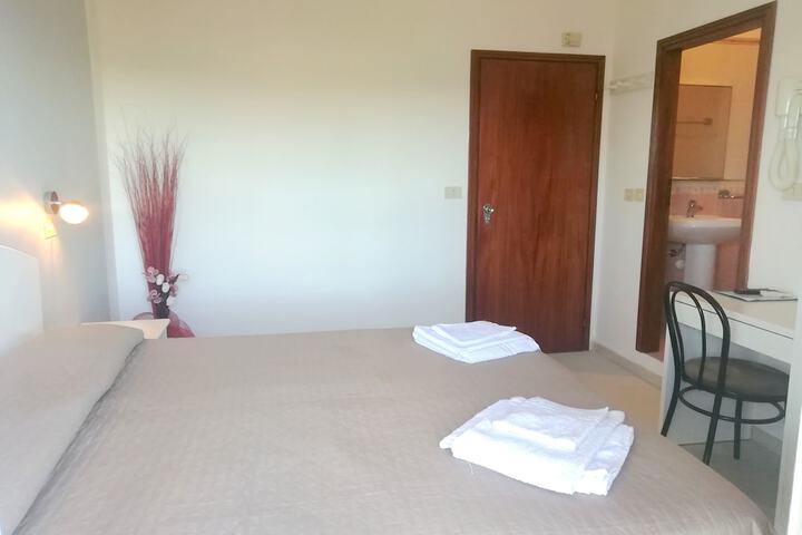 Room 6 of 44