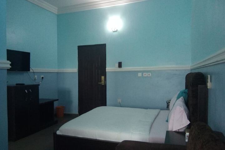 Room 4 of 30