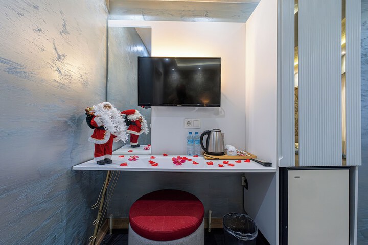 Room 6 of 25